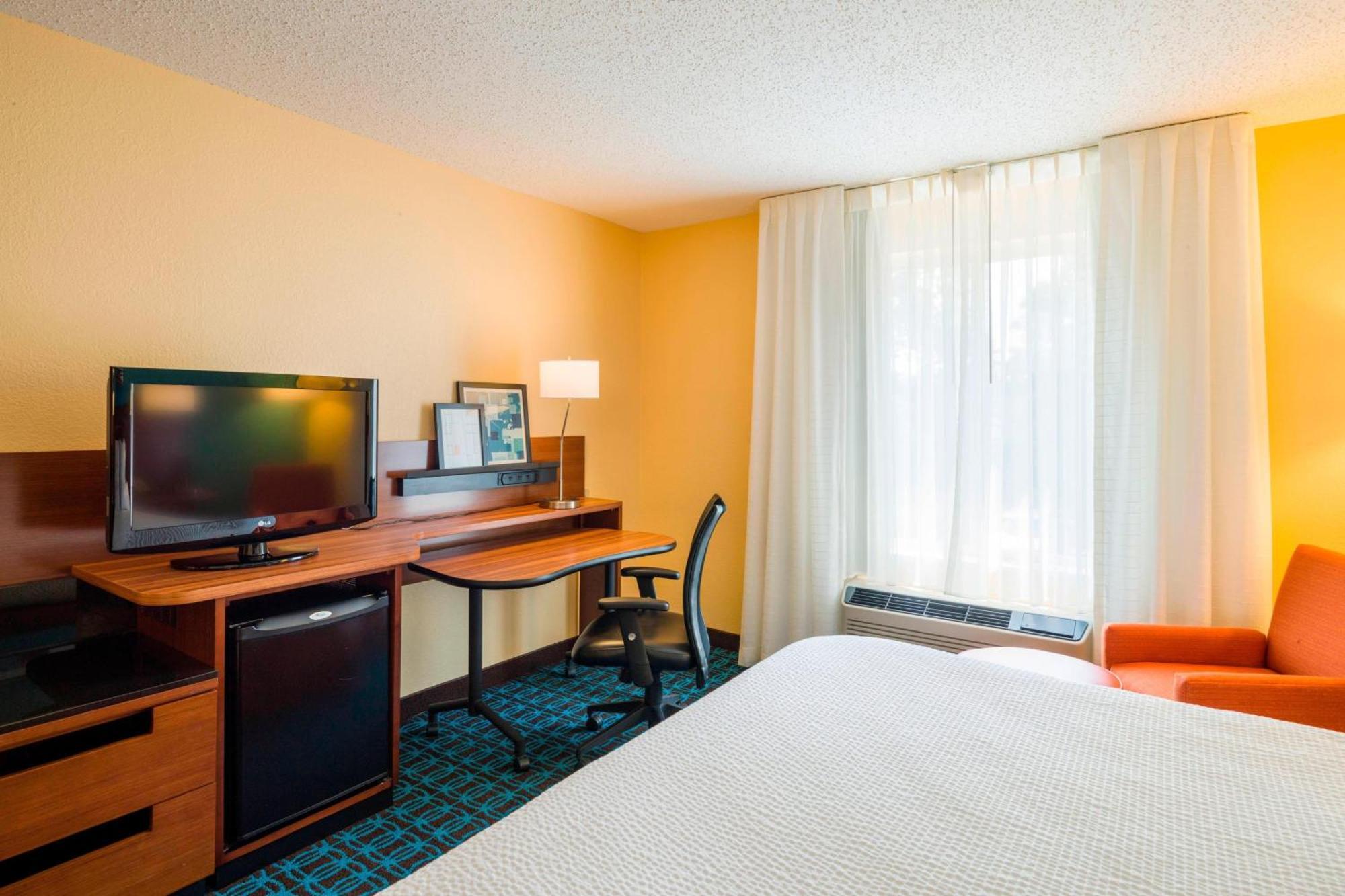 Fairfield Inn & Suites By Marriott Allentown Bethlehem/Lehigh Valley Airport Exterior photo