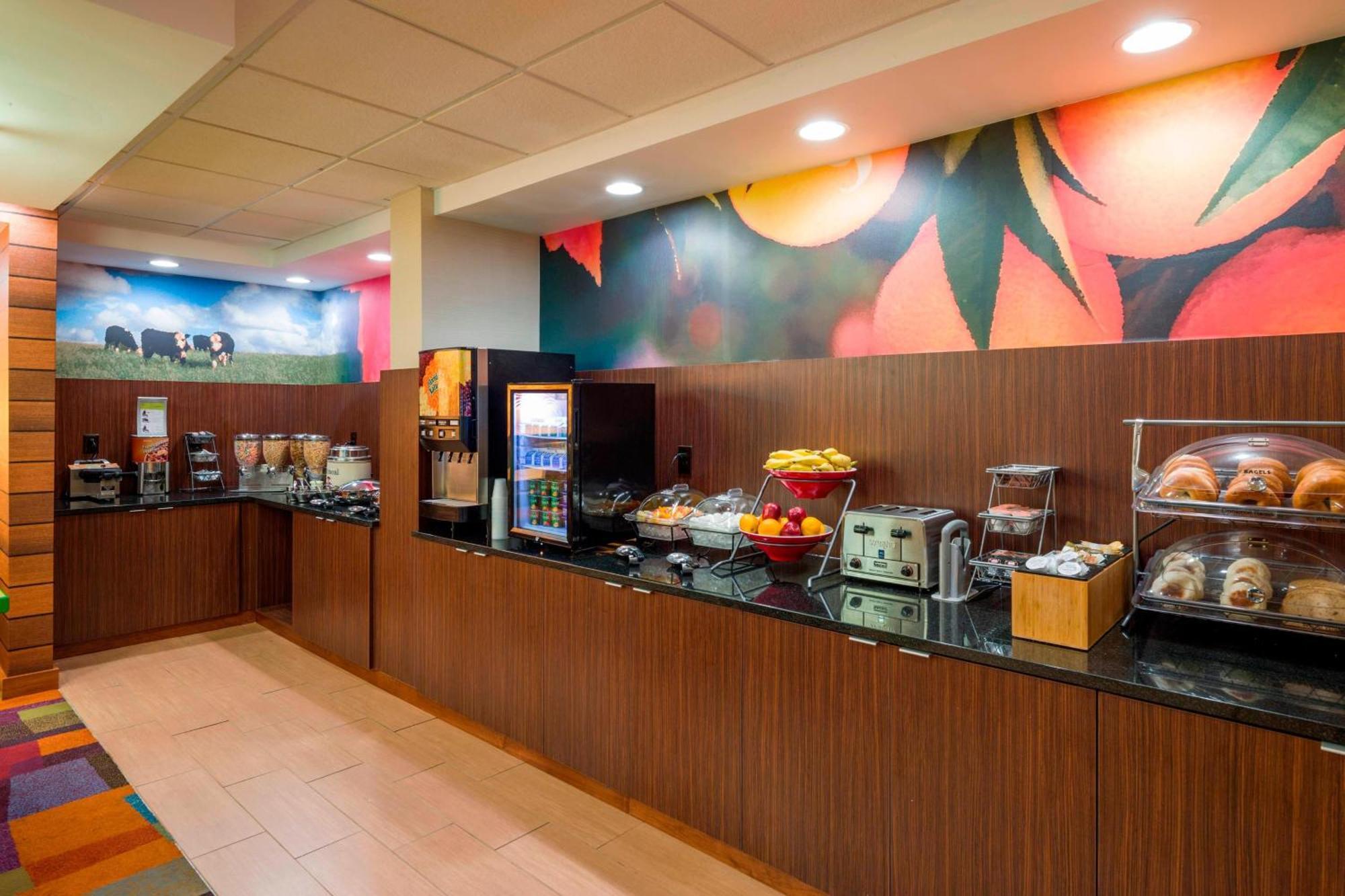 Fairfield Inn & Suites By Marriott Allentown Bethlehem/Lehigh Valley Airport Exterior photo