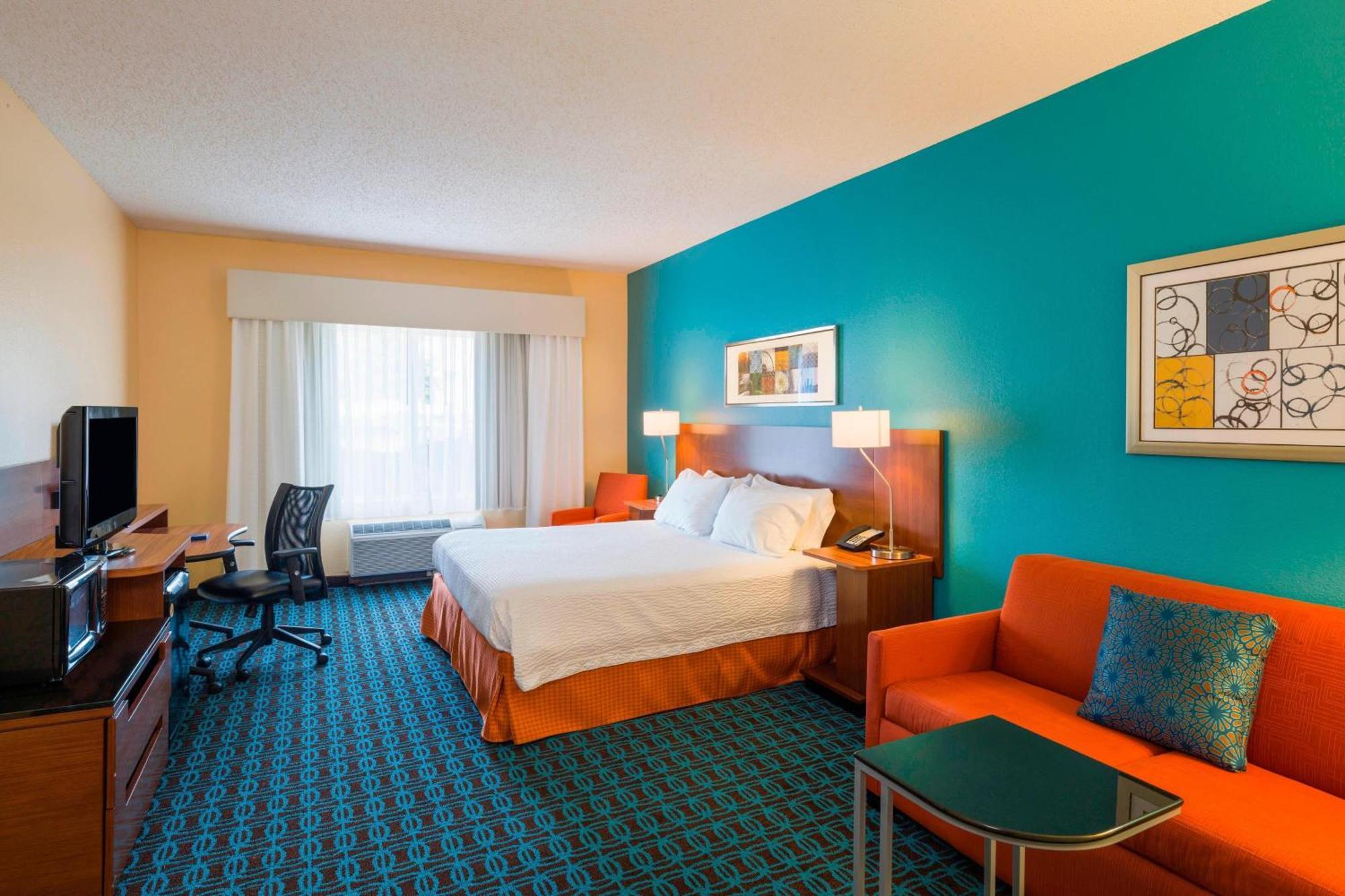 Fairfield Inn & Suites By Marriott Allentown Bethlehem/Lehigh Valley Airport Exterior photo