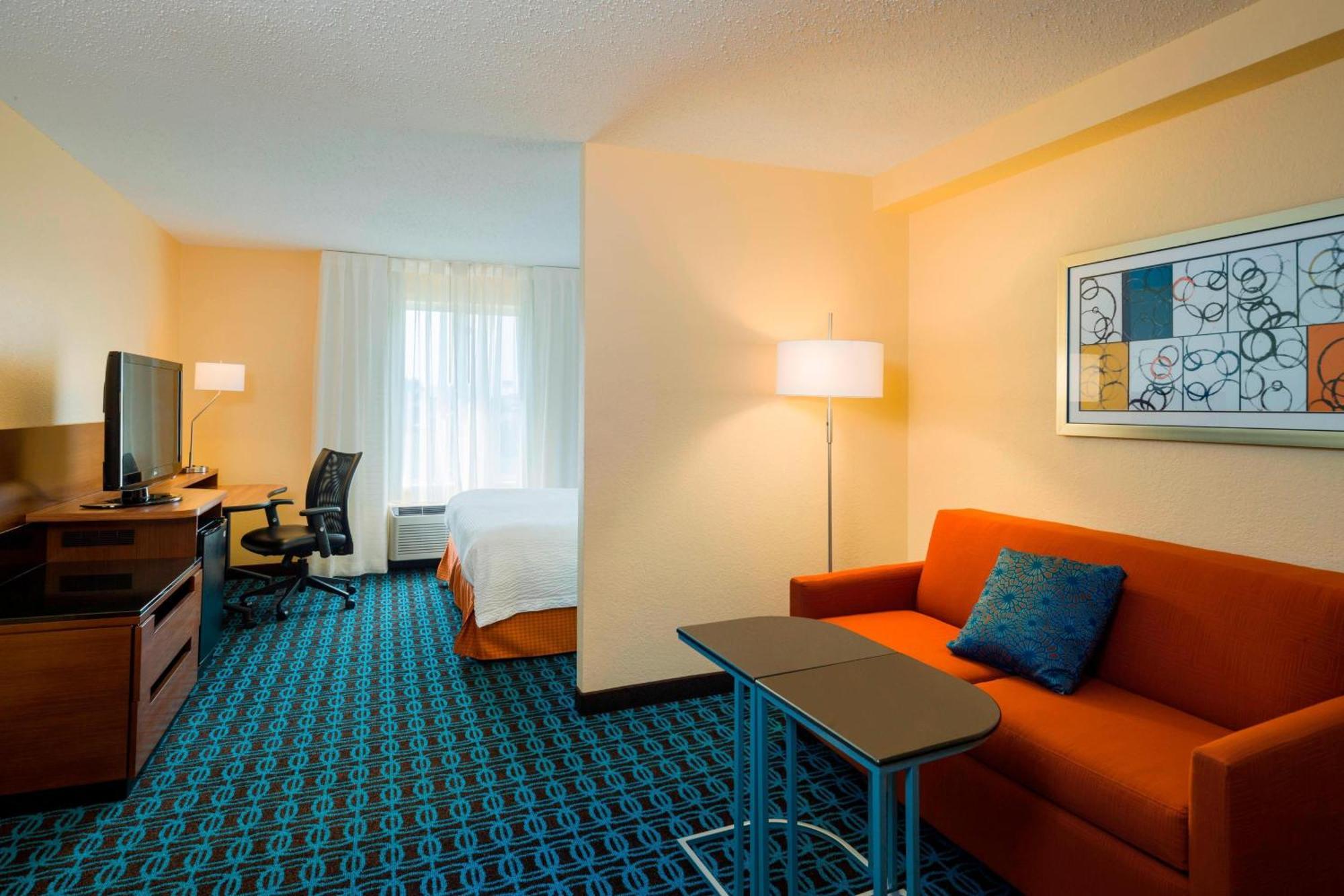 Fairfield Inn & Suites By Marriott Allentown Bethlehem/Lehigh Valley Airport Exterior photo